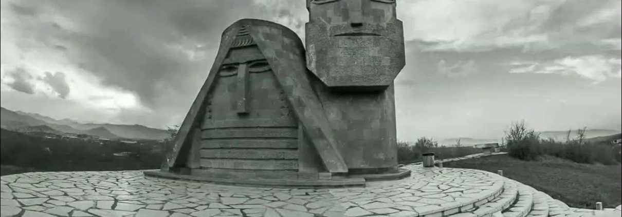 Памятник "Мы — наши горы" в Арцахе