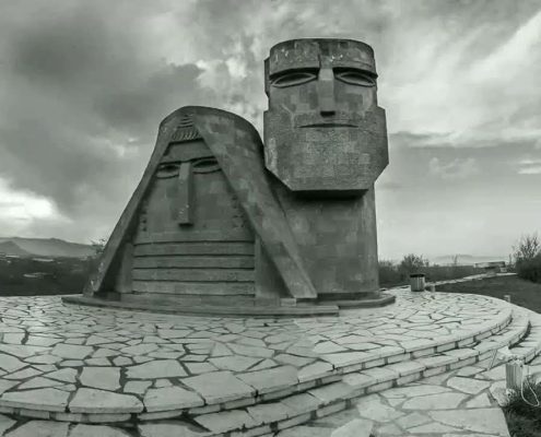 Памятник "Мы — наши горы" в Арцахе