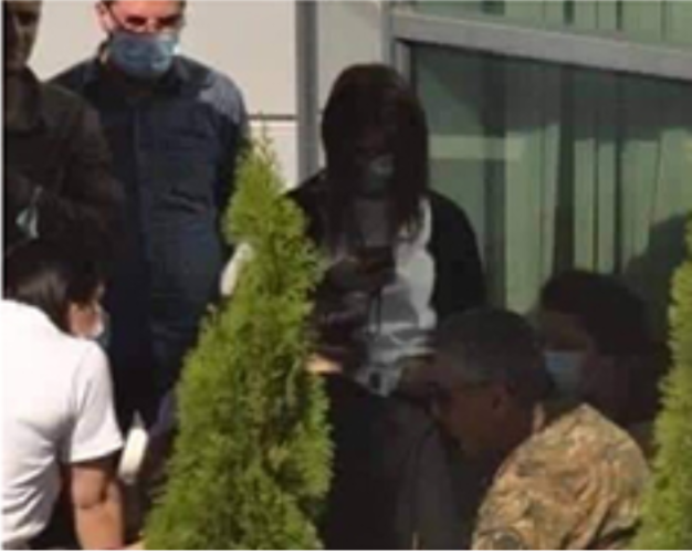 Арцрун и Анна Акопян на балконе Радио "Свобода"