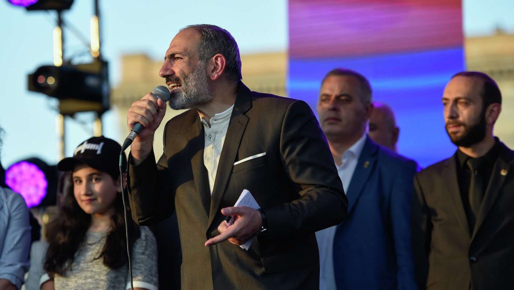 Никол Пашинян во время митинга