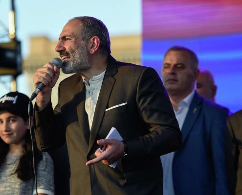 Никол Пашинян во время митинга