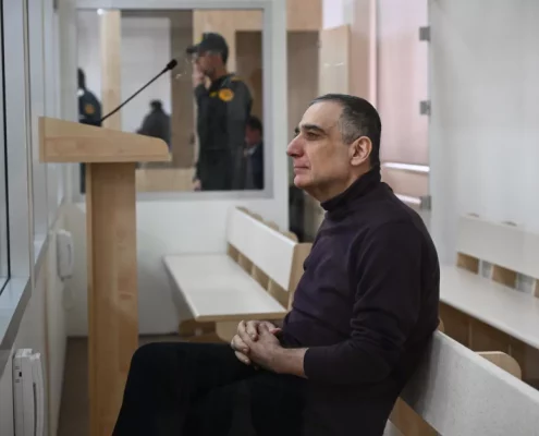 Рубен Варданян на скамье подсудимых в бакинском суде