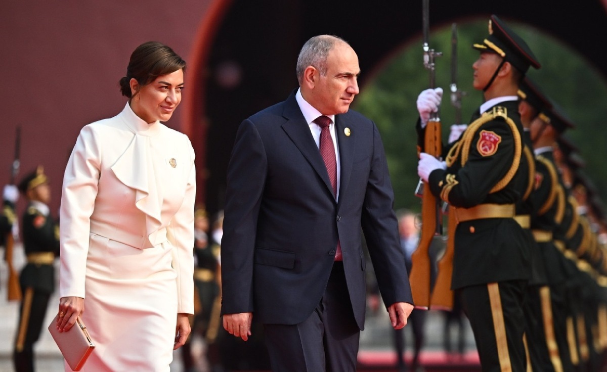 Анна-Акопян-и-Никол-Пашинян