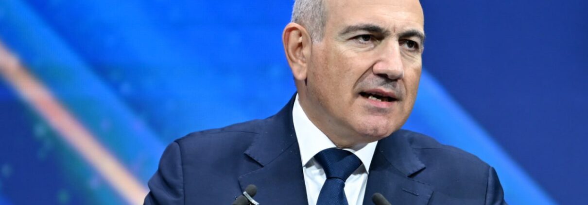 Никол Пашинян на съезде партии "Гражданский договор"