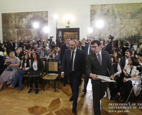 Никол Пашинян прибыл на пресс-конференцию