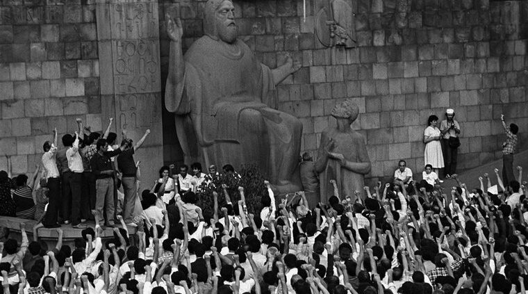 Митинг перед Матенадараном - 1988 год